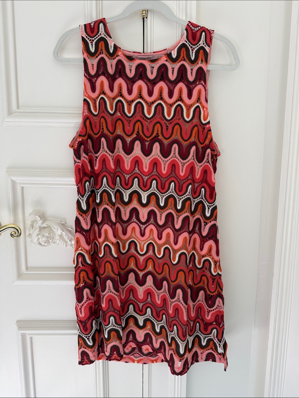 Mister Zimi Sleeveless Wave-Print Shift Dress in Pink and Red